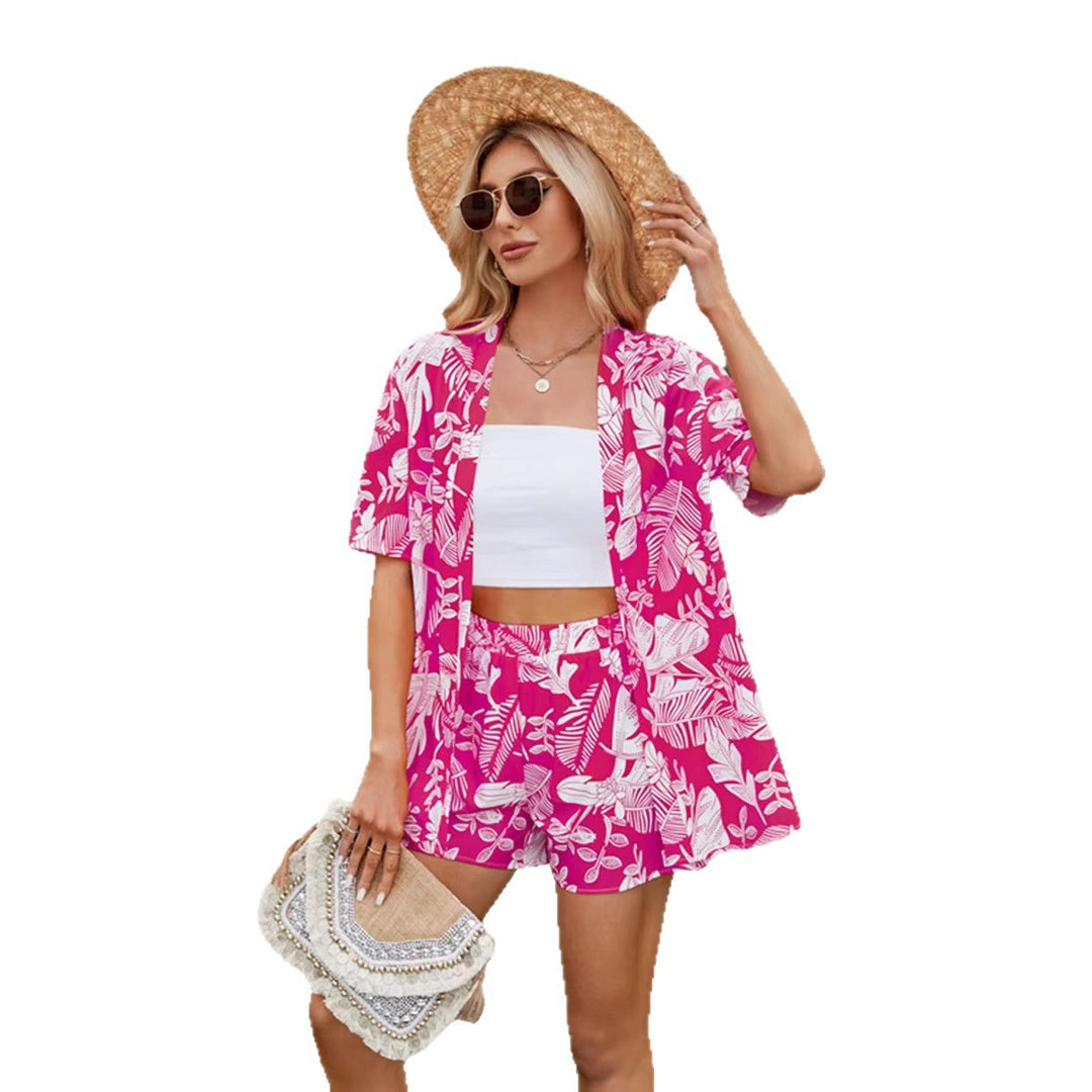 Damen lässiges Sommeroutfit mit floralem Print und kurzer Shorts EB