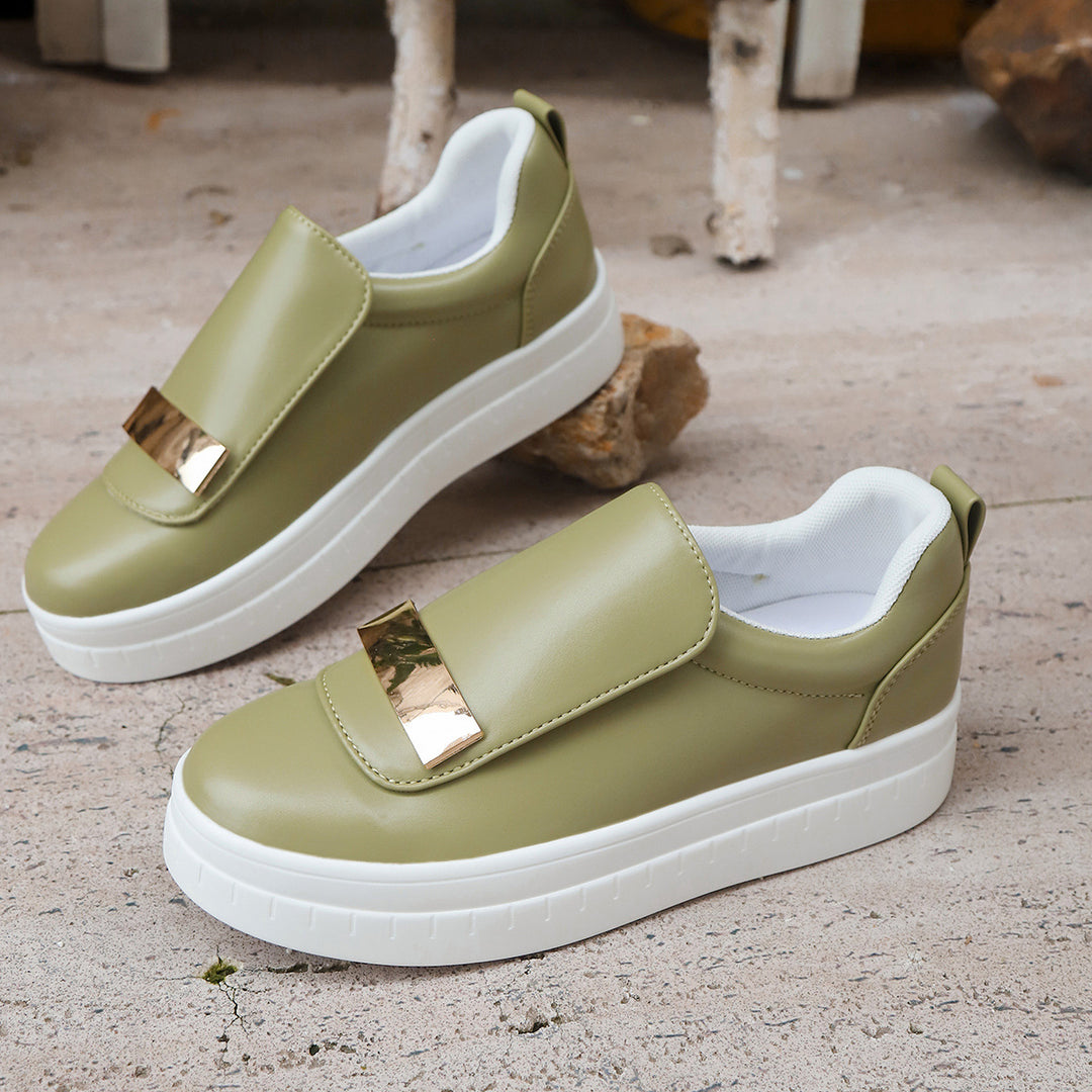 Damen Slip-On Sneakers mit elegantem Metallakzent und komfortabler Sohle EB