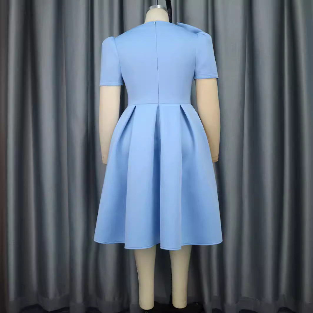 Damen Cocktailkleid mit kunstvollem Schleifenakzent und taillierter Silhouette EB