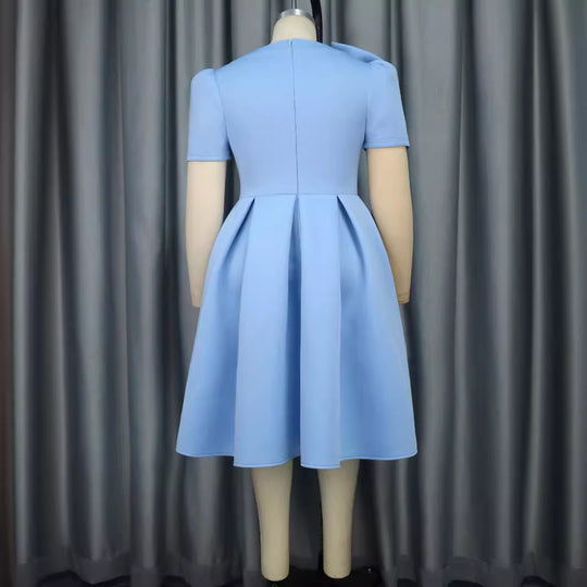 Damen Cocktailkleid mit kunstvollem Schleifenakzent und taillierter Silhouette EB