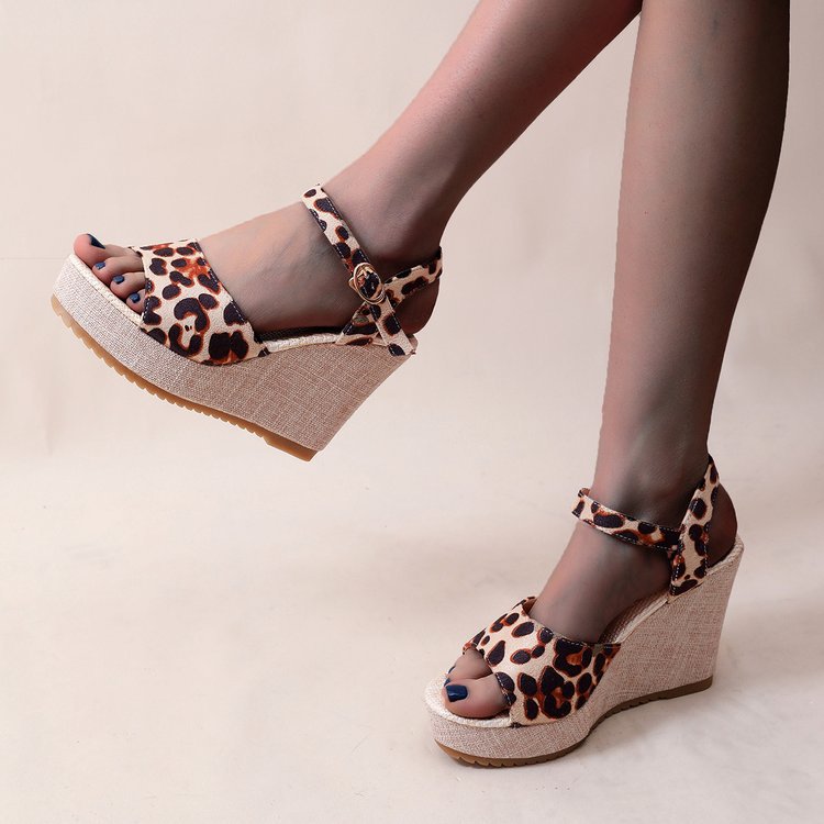 Damen Keil-Sandalen mit geflochtenem Riemendesign und komfortabler Sohle EB