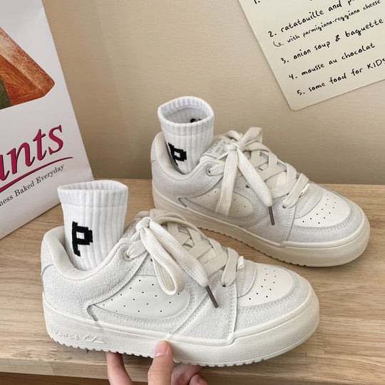 Damen lässige Sneakers mit atmungsaktiver Mesh-Oberfläche und seitlichen Perforationen EB