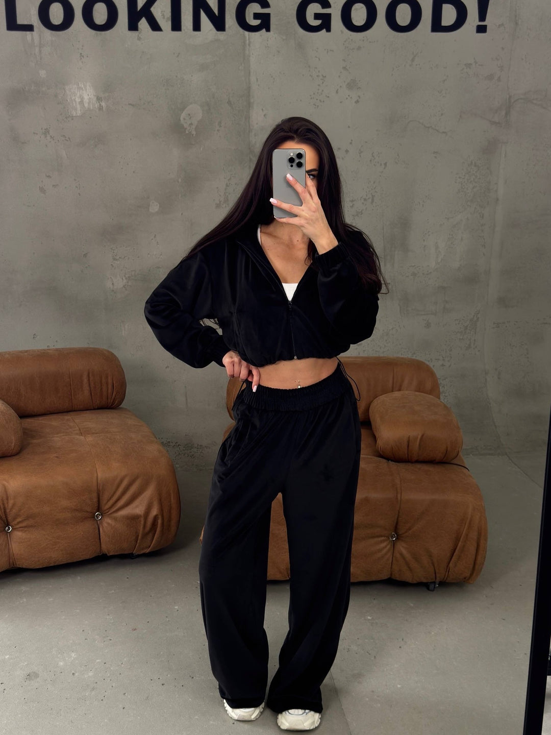 Damen weites Lounge-Set mit Cropped Zipjacke und High-Waist Relaxhose Eichborn Berlin