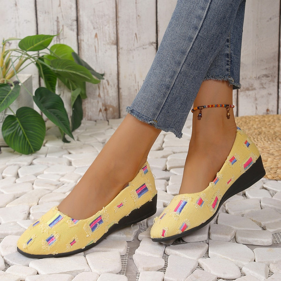 Damen Komfortable und modische Slipper mit buntem Textildesign EB