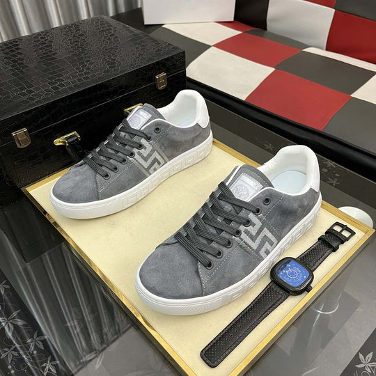 Damen Sneakers mit modischem Logo-Detail und rutschfester Laufsohle EB