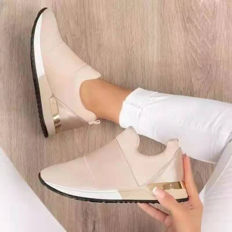 Damen Sportliche Slip-On Sneakers mit modischem Goldakzent EB