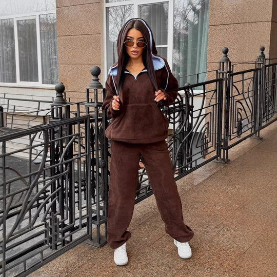 Damen Fleece-Loungewear-Set mit halbem Frontzip, gefütterter Kapuze und hochgeschnittener Komforthose Eichborn Berlin