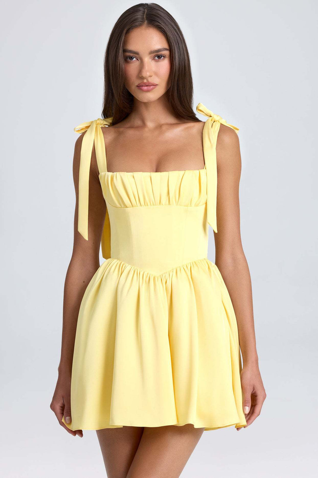 Damen Verspieltes Minikleid mit eleganten Rüschendetails und Schleifen EB