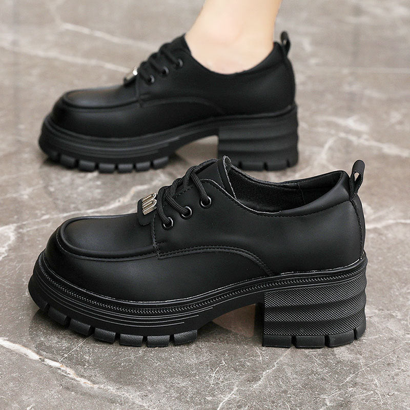 Damen Chunky Schuhe mit dämpfendem Absatz und modischen Akzenten EB
