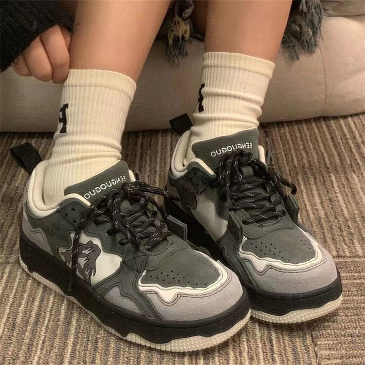 Damen Sportliche Sneakers mit zugeschnittenem Obermaterial und dämpfender Sohle EB