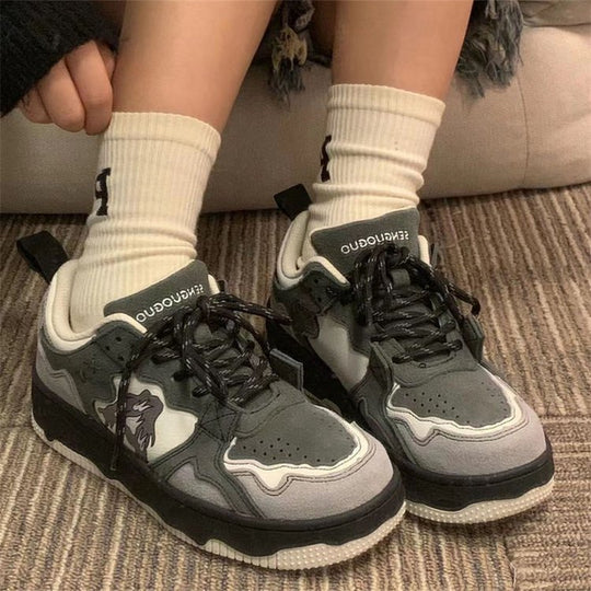 Damen Sportliche Sneakers mit zugeschnittenem Obermaterial und dämpfender Sohle EB
