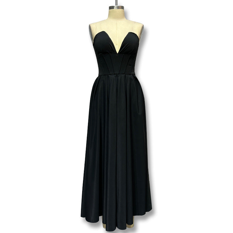 Damen Elegantes und figurbetontes Abendkleid mit tiefem Ausschnitt EB