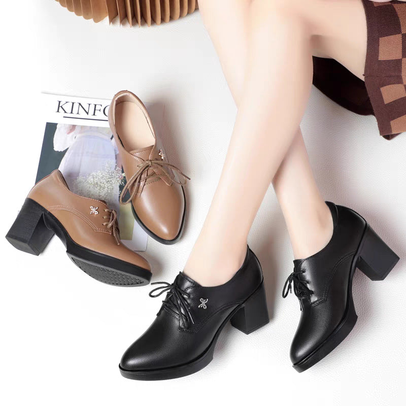 Damen Elegante Schnürpumps mit modernem Blockabsatz und geschmackvollem Dekor EB