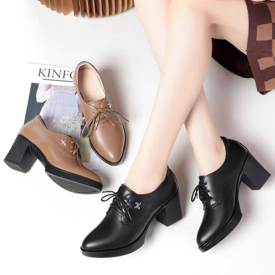 Damen Elegante Schnürpumps mit modernem Blockabsatz und geschmackvollem Dekor EB