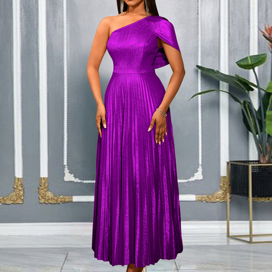 Damen Elegantes Maxi-Kleid mit asymmetrischem Schulterdesign und schimmerndem Plisseestoff EB