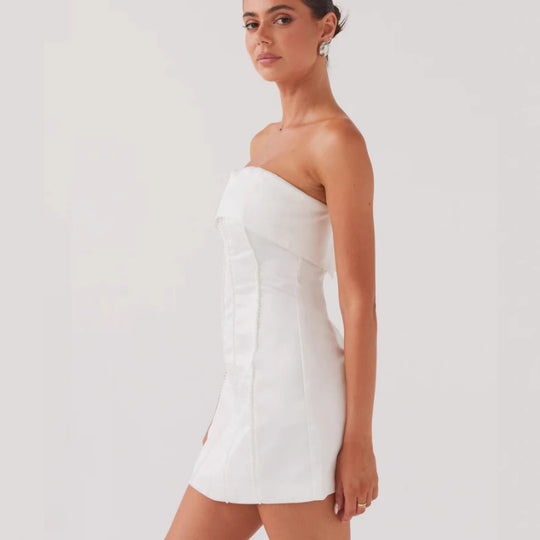 Damen Cocktailkleid mit schulterfreiem Design und elegantem Taillierungsdetail EB
