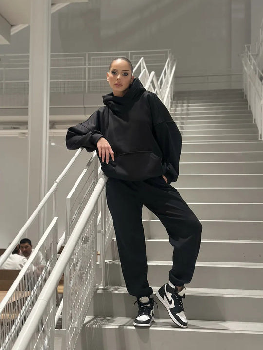 Damen gemütlicher Oversized Hoodie mit intuitivem Kordelzug und passender Jogginghose EB