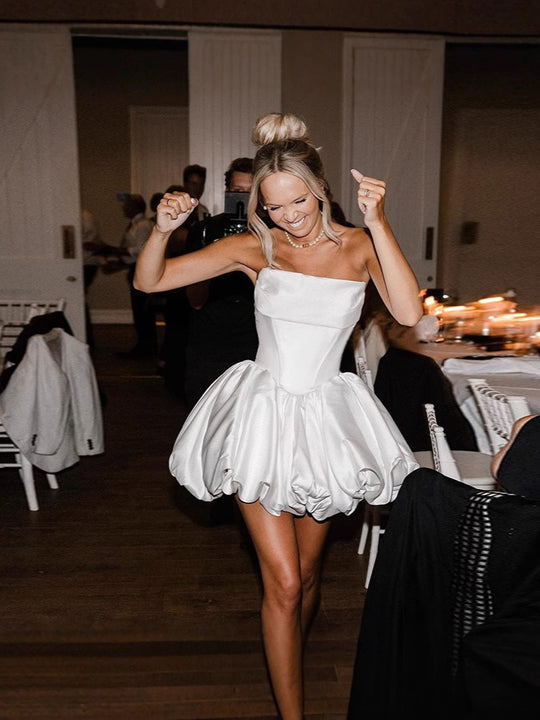 Damen Rüschensminikleid mit schulterfreiem Design und voluminösem Rock EB