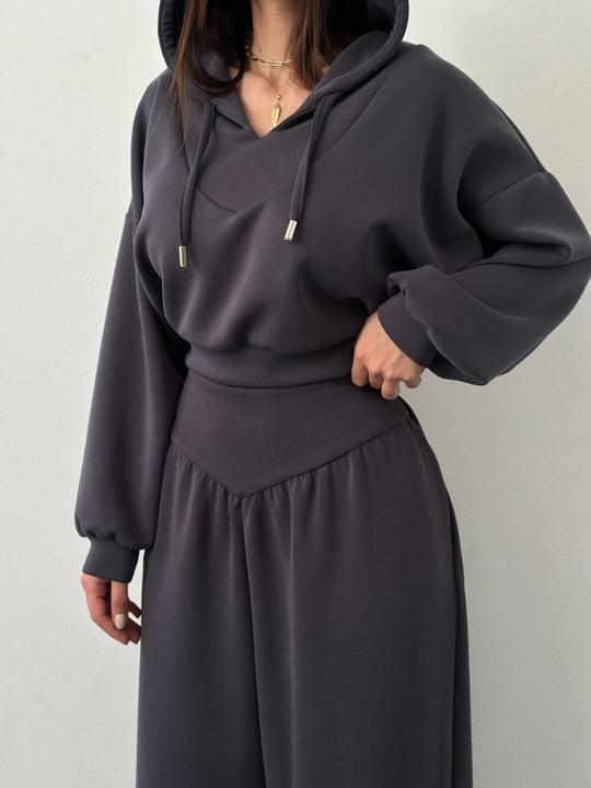 Damen nan luxuriöses Freizeitset Kapuzenpullover mit V-Ausschnittdetail und Culotte mit hoher Taille EB