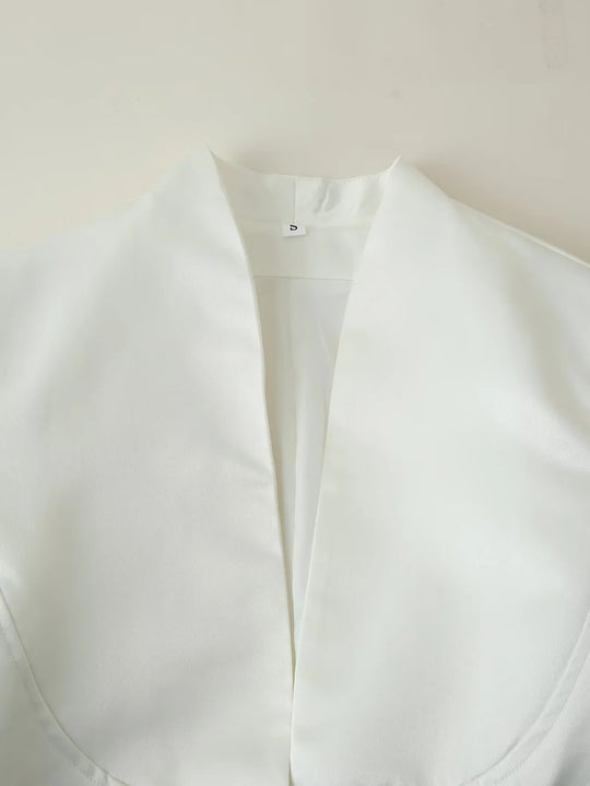 Damen taillierte Bluse mit modernen Knopfdetails und Stehkragen EB