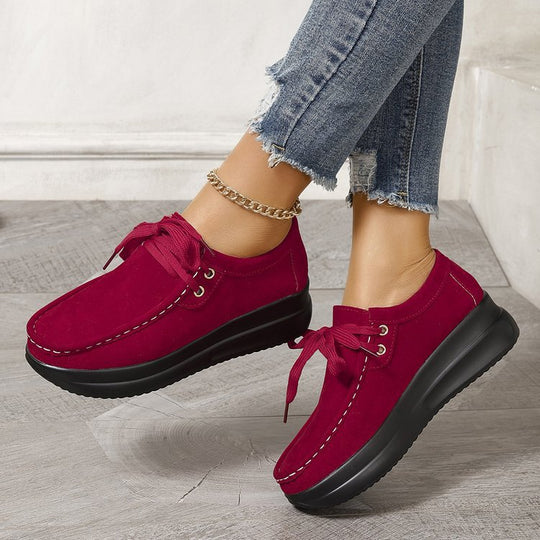 Damen Keilsneaker im Mokassinstil mit Veloursoptik und gepolsterter Komfortsohle EB