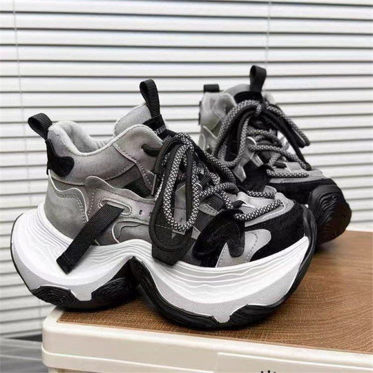 Damen Chunky Plateau-Sneaker mit mehrlagiger sculpted Sohle und Wildleder‑Mesh‑Details EB