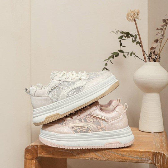 Damen Sneakers mit filigranem Blumenmotiv und gepolsterter Sohle EB