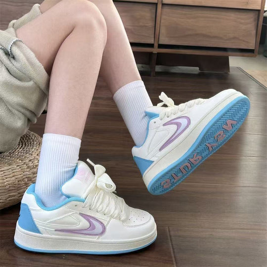 Damen Sportliche Sneakers mit buntem Schnürdesign EB