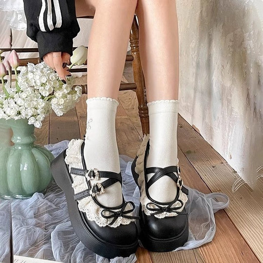 Damen Komfortable Plateau-Sandalen mit zarter Rüschendekoration und goldenen Schnallen EB