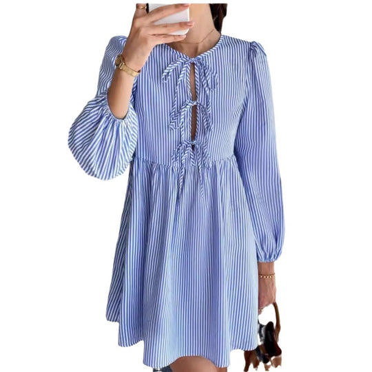 Damen Kleid mit verspieltem Schnitt und Rüschendetails EB