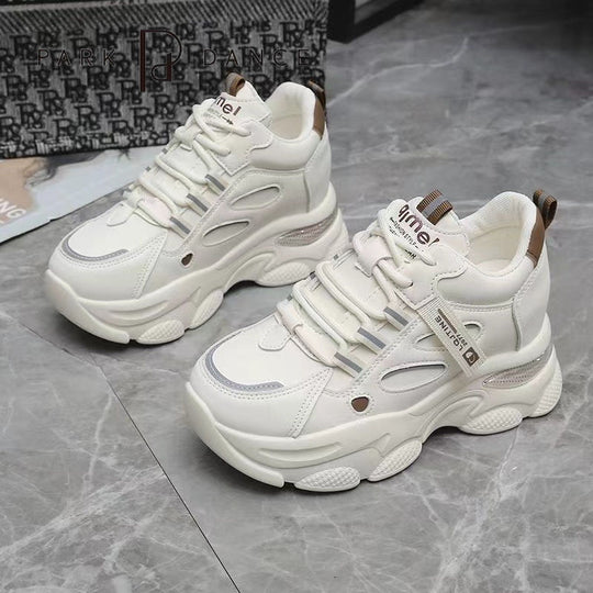 Damen Sportliche Sneakers mit luftiger Mesh-Oberfläche und robuster Sohle EB