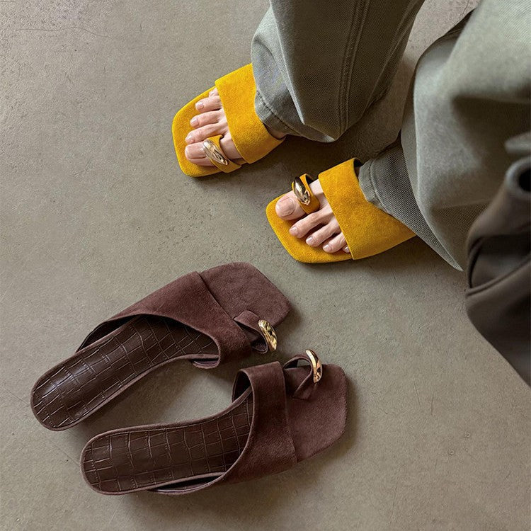 Damen Komfortable und elegante Clogs mit modischem Riemchen EB