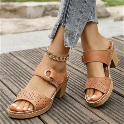 Damen modische Blockabsatz-Sandalen mit dekorativem Riemendesign EB