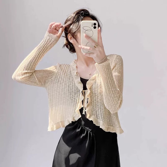 Damen Strickjacke mit Rüschendetails und luftiger Struktur EB