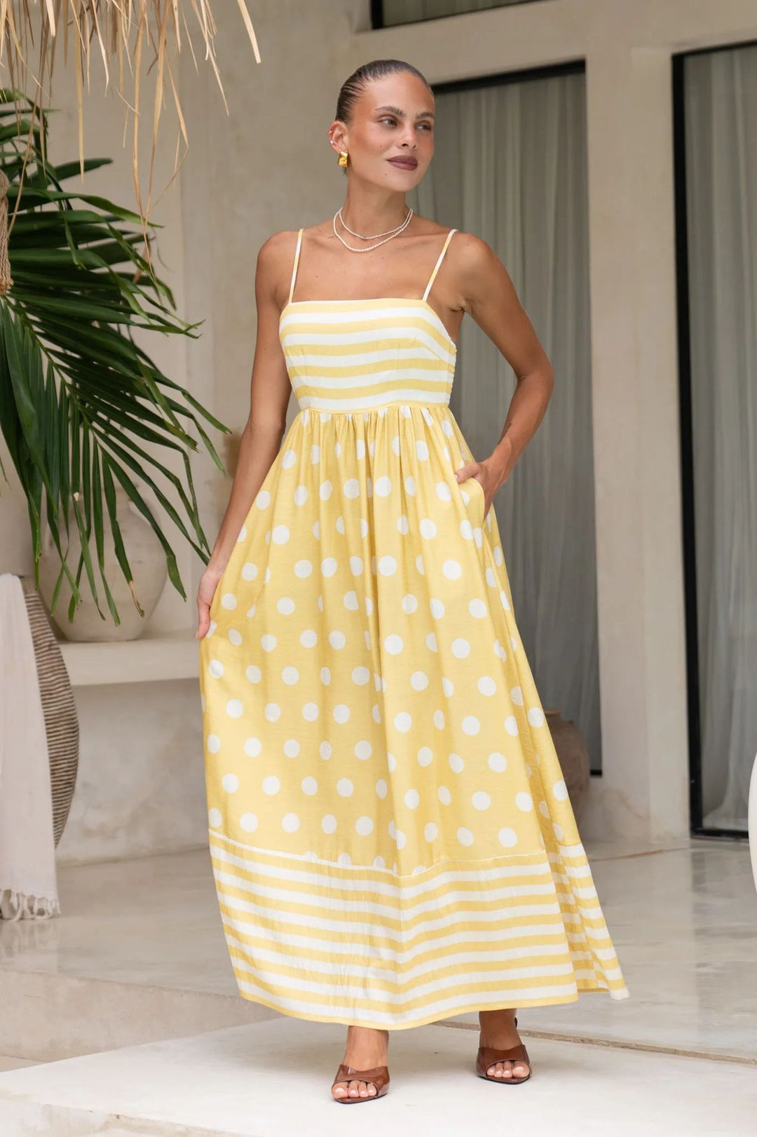 Damen Maxikleid mit gerafftem Oberteil und verspieltem Punkt- und Streifenmuster EB