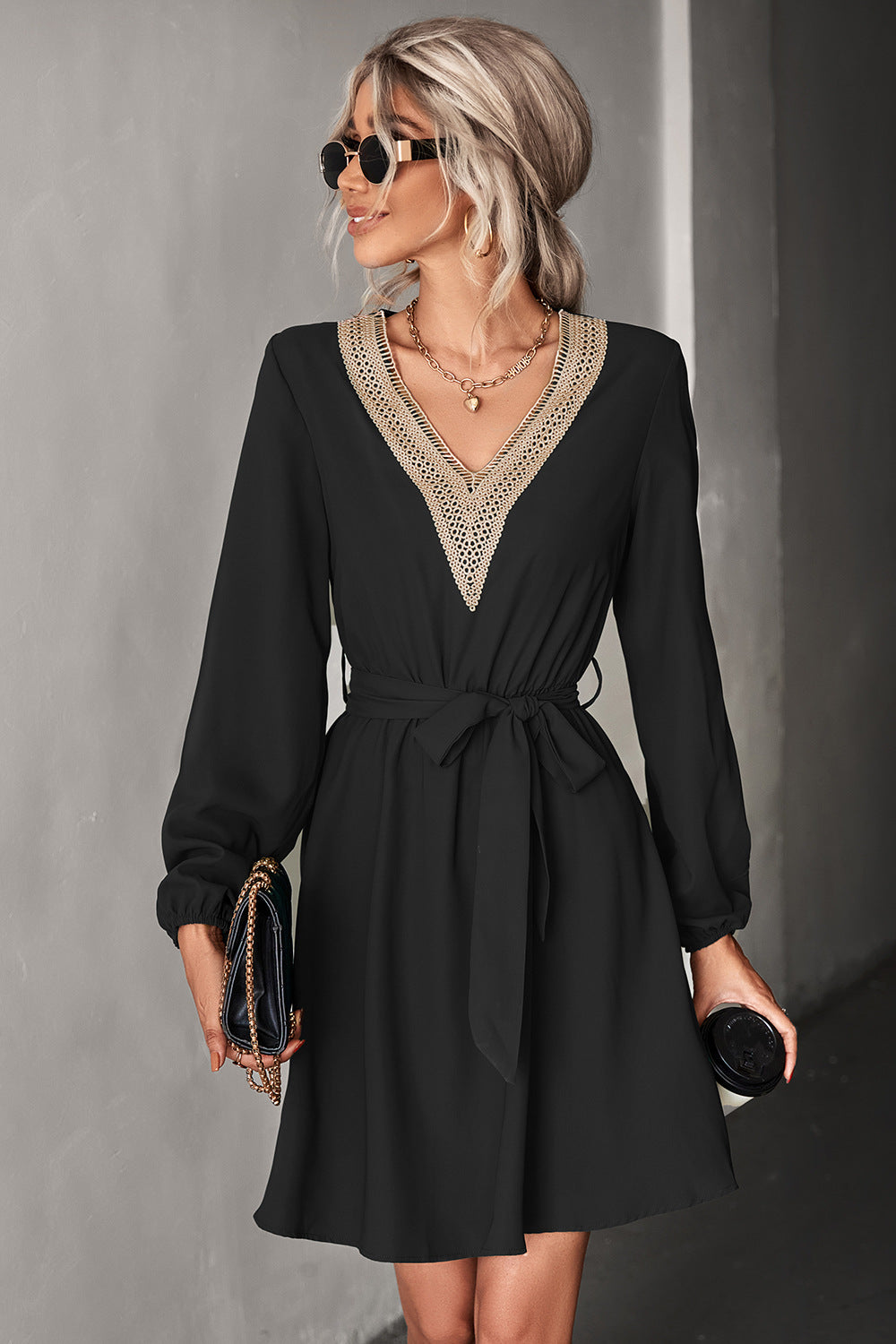 Damen elegantes Kleid mit V-Ausschnitt, Rüschendetails und Taillengürtel EB