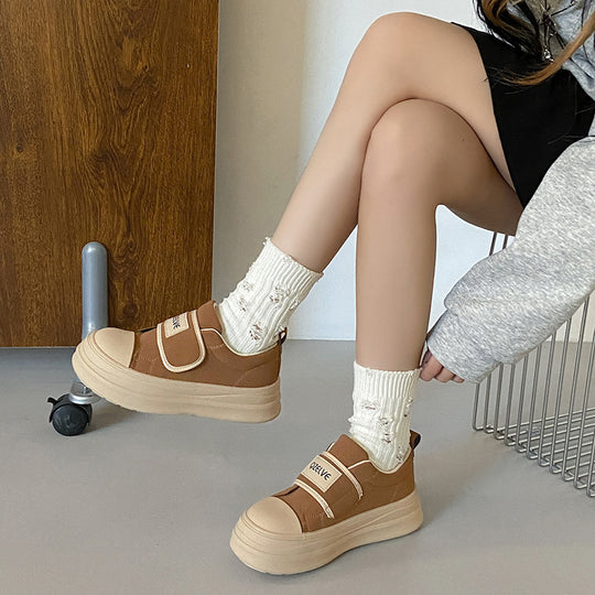 Damen Slip-On Sneakers mit praktischen Klettverschlüssen und komfortabler Sohle EB