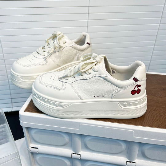 Damen Sneaker mit modischem Plateau und applikierter Kirschstickerei EB