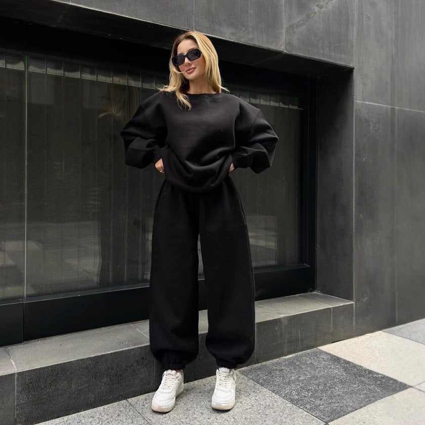 Damen Oversize-Crewneck und High-Waist Tunnelzug-Jogginghose Set aus weichem French-Terry Eichborn Berlin