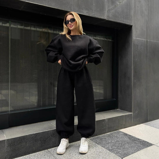 Damen Oversize-Crewneck und High-Waist Tunnelzug-Jogginghose Set aus weichem French-Terry Eichborn Berlin