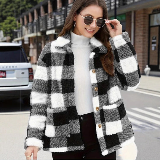 Damen nan gefütterte Karo Teddy-Fleece Shacket mit Knopfleiste und aufgesetzten Taschen EB