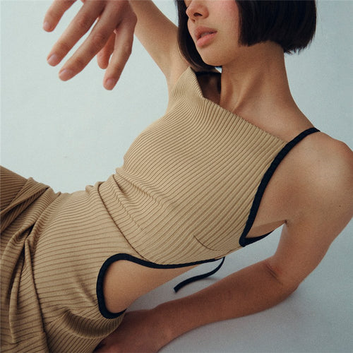 Damen figurbetontes Maxikleid mit zarten Trägern und Kontrastnähten EB
