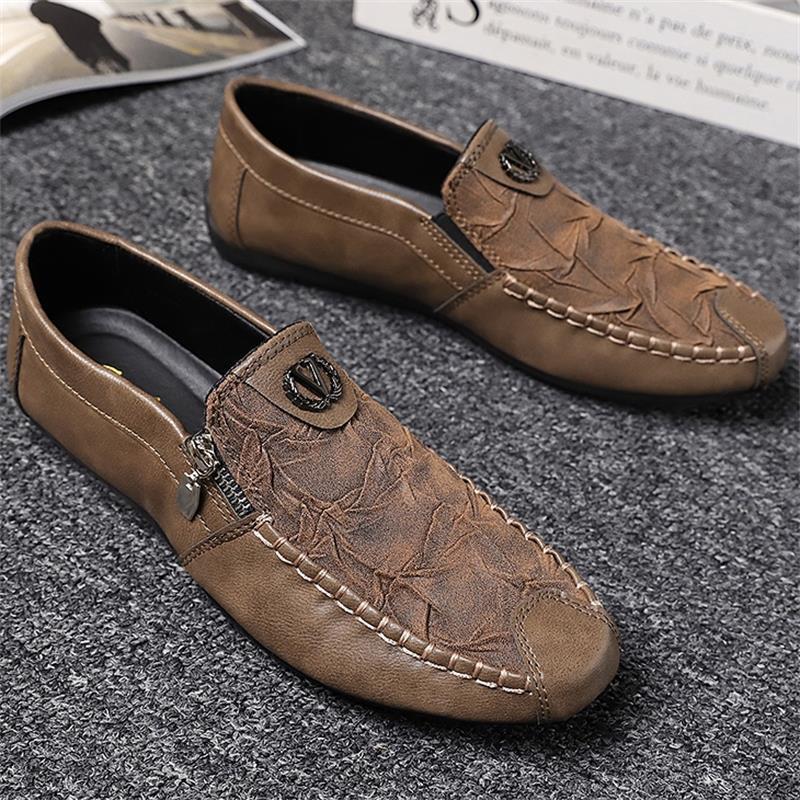Herren elegante Lederoptik Slipper mit Zierreißverschluss, handgenähter Mokassinnaht und flexibler Komfortsohle EB