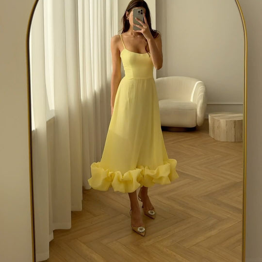Damen Midi-Kleid mit zarten Spaghetti-Trägern und voluminösem Rüschensaum EB