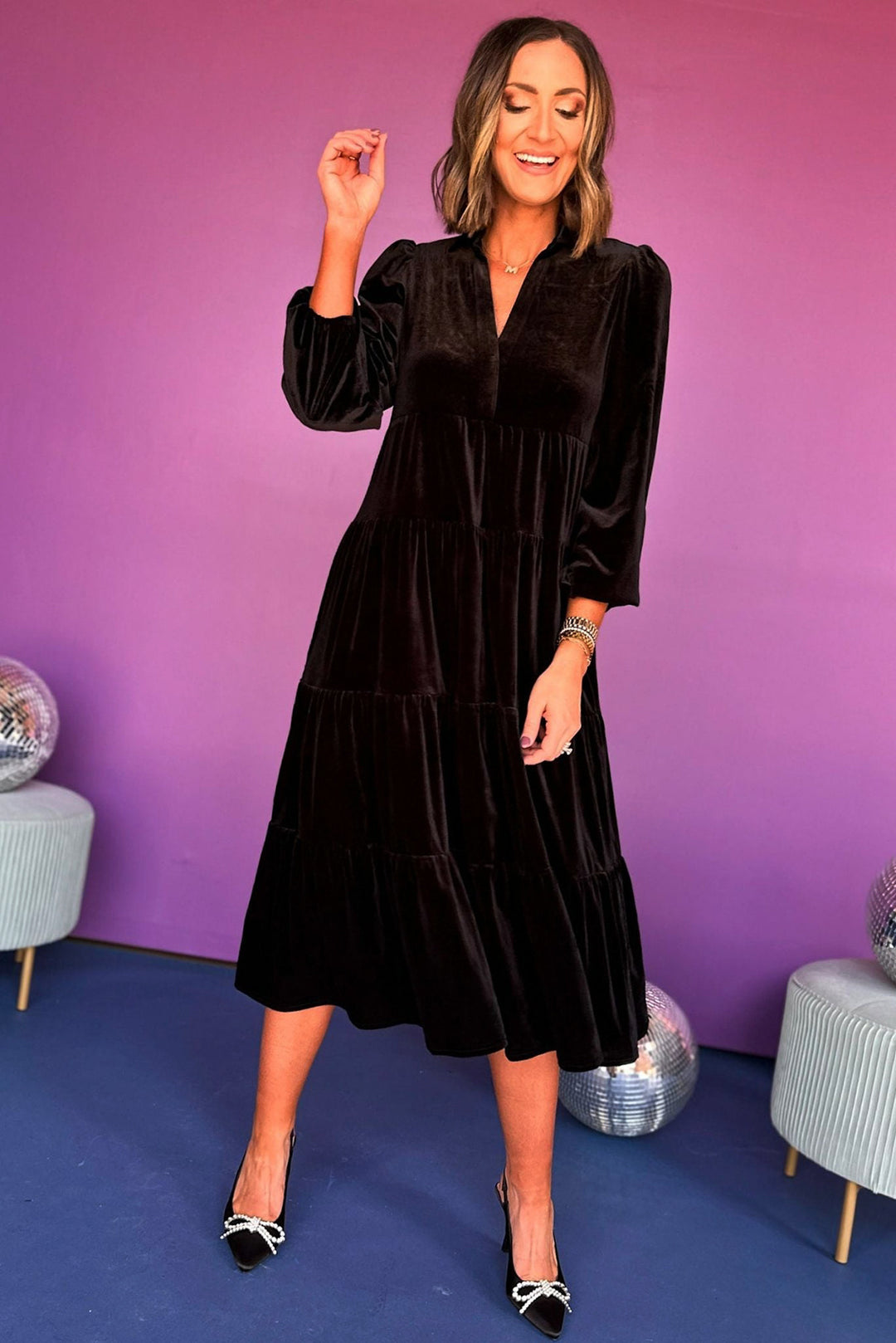 Damen elegantes Maxikleid aus samtigem Material mit großzügigen Rüschendetails EB