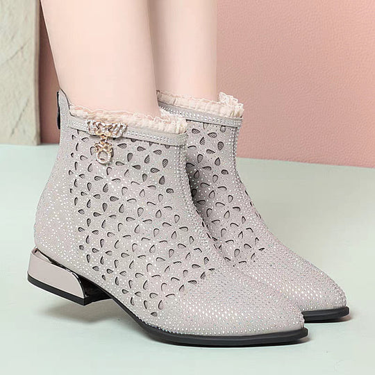 Damen elegante Stiefeletten mit funkelnden Strassdetails und modischem Lochmuster EB