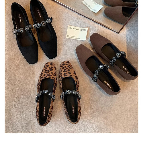 Damen Ballerinas mit modischem Leo-Design und eleganter Schnallenapplikation EB