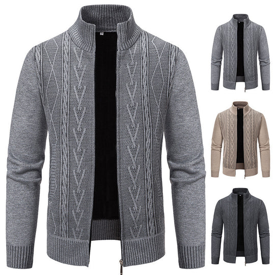 Herren Strickjacke mit modernem Zopfmuster und hohem Stehkragen EB