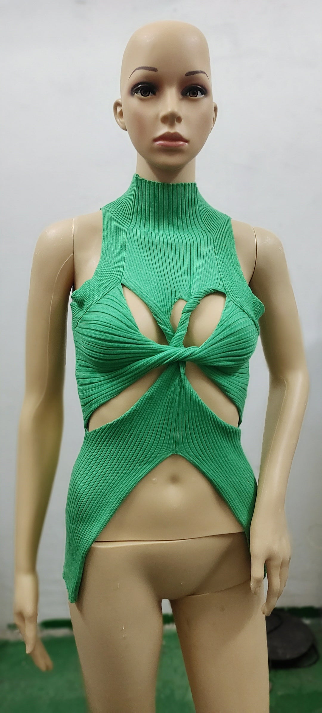 Damen figurbetontes Cut-Out Top mit hohem Kragen EB