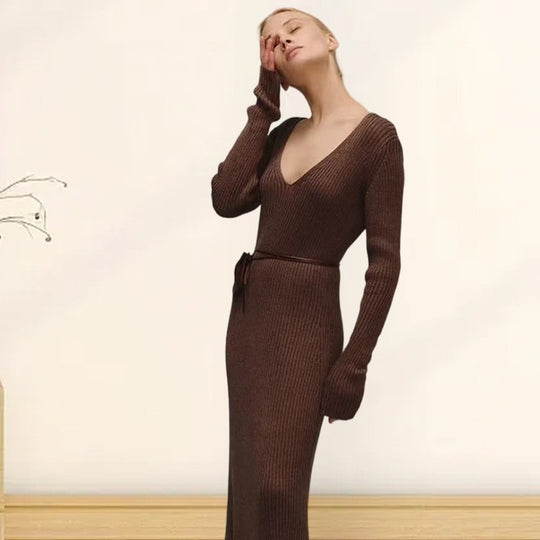 Damen Langarm-Strickkleid mit tiefem V-Ausschnitt und figurbetonter Silhouette EB